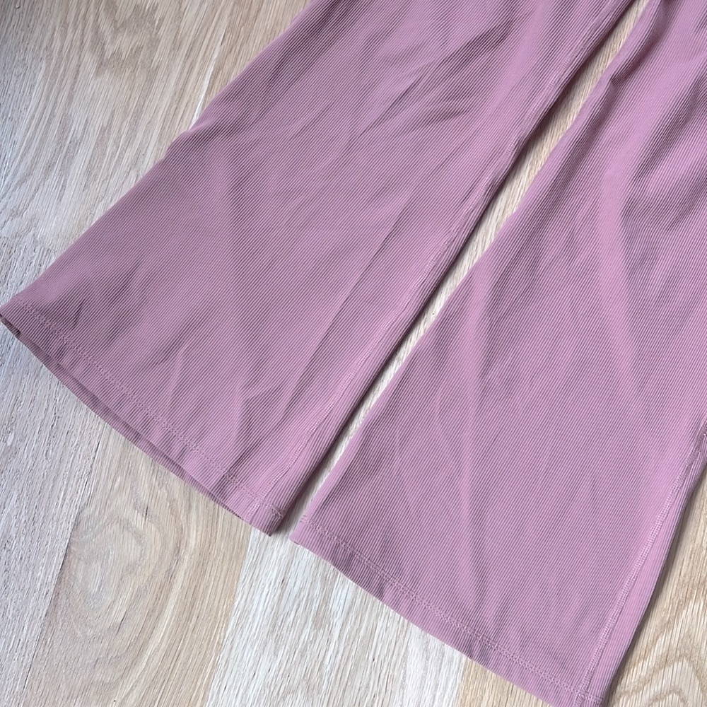 *Last Chance* GapFit Studio Rib Sky High Flare - Picture 5 of 6